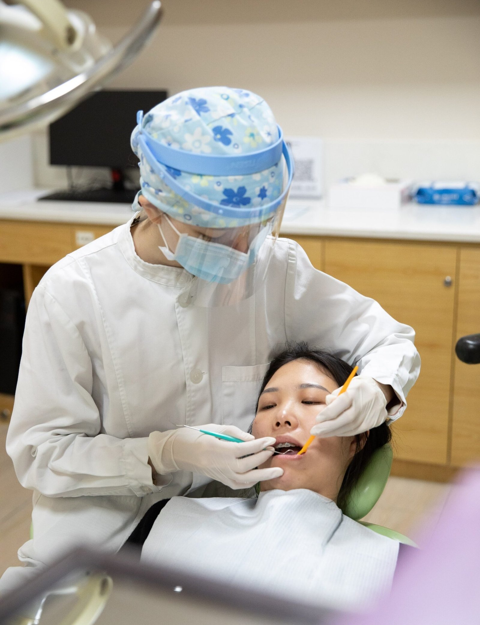 dentist diagnose oral structure with tools